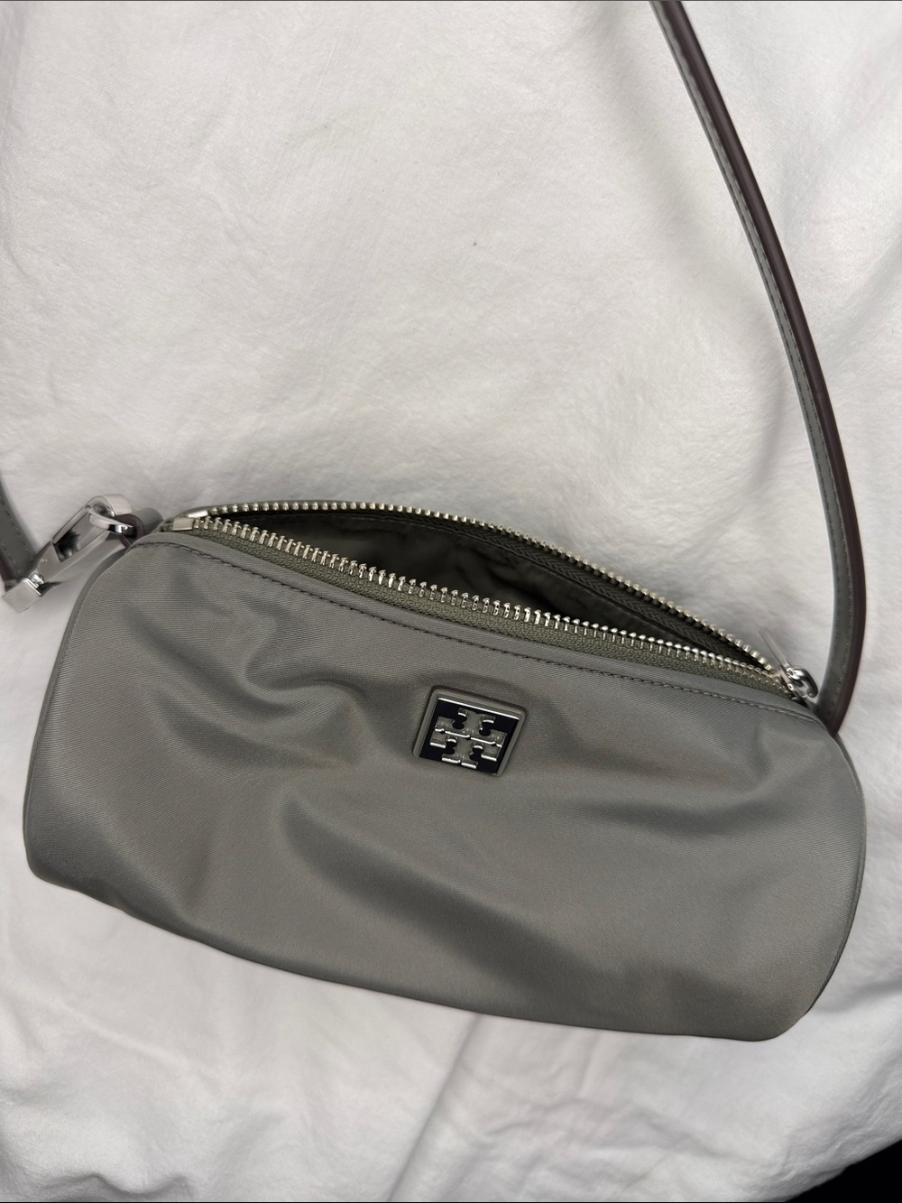 Tory Burch Olive Gray Nylon Shoulder Bag with Silver Logo NWOT - Picture 3 of 10